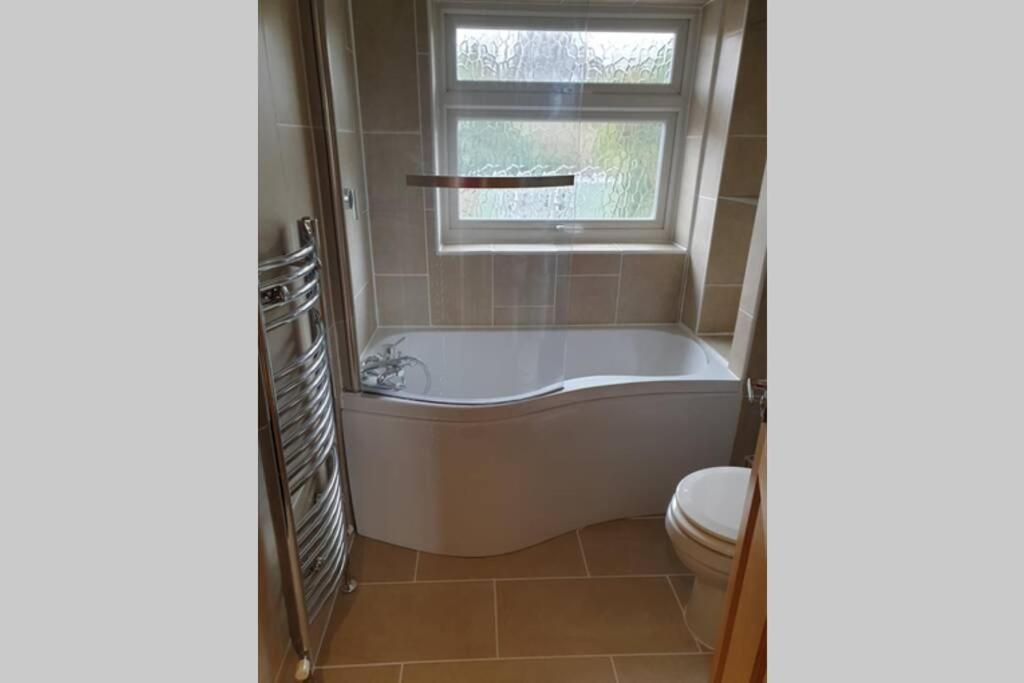 Central Ashford Stay - Contractors & Families Welcome - Free Parking Exterior foto